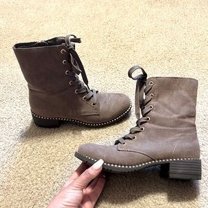 Combat boots